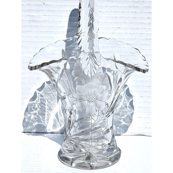 Vintage Clear Glass Basket With Floral Etching & Twisted Handle 9.75 In - Picture 3 of 11